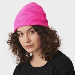 NEW BRODIE CASHMERE women's mongolian cashmere beanie in pink dahlia